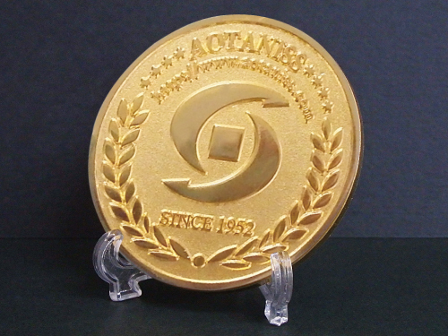 オリジナルコイン作成・オリジナルメダル作成・コイン用 アクリルスタンド 60Φコイン 設置イメージ